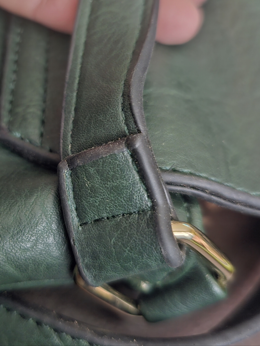 Elegant Green Crossbody Bag with Bee Accent - Picture 7 of 10
